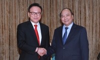 รองนายกรัฐมนตรีเหงียนซวนฟุกให้การต้อนรับกงสุลใหญ่กิตติมศักดิ์ของเวียดนาม ณ สาธารณรัฐเกาหลี